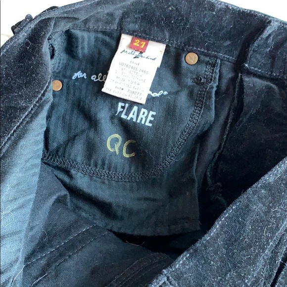 7 For All Mankind Black Velvet Flare Jeans Size 27 - Picture 4 of 6